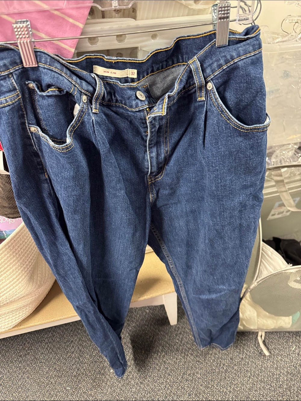 Levi Strauss mom jean size 32 // 062032